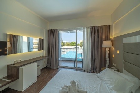 Sunshine Rhodes - 10