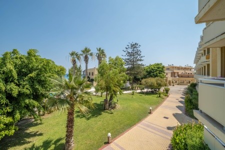 Sunshine Rhodes - 20