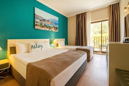 Green Bay Resort & Spa - 38