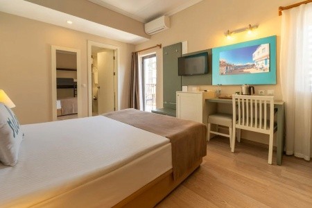 Green Bay Resort & Spa - 41