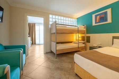 Green Bay Resort & Spa - 42