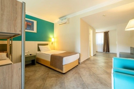 Green Bay Resort & Spa - 43