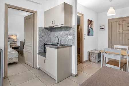 Evina Rooms & Villas - 11