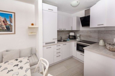 R2 Maryvent Beach Apartment - 16