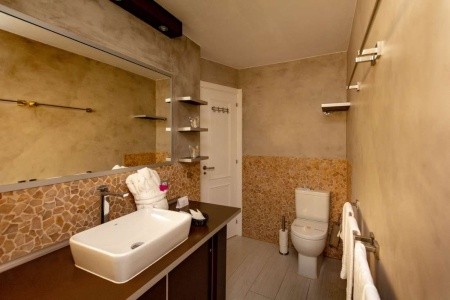 R2 Maryvent Beach Apartment - 17