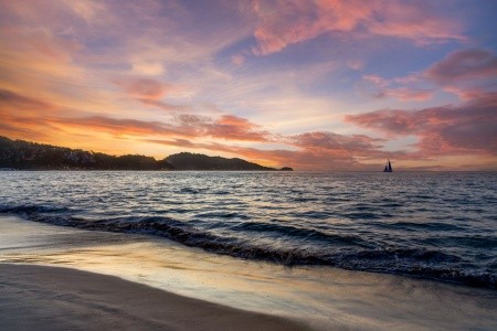 Courtyard By Marriott Phuket Patong Beach Resort - 3