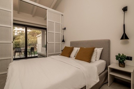 New Beach Hotel - 4