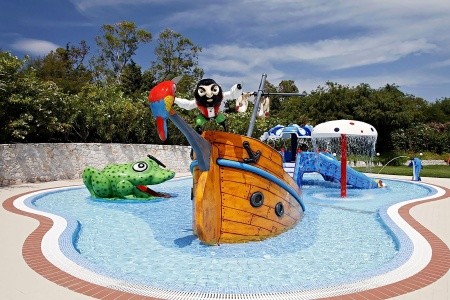 Pilot Beach Resort - 5