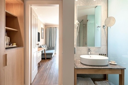 Pilot Beach Resort - 8