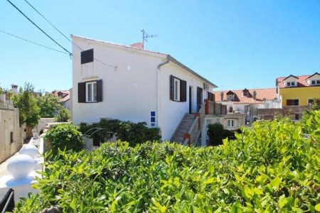 Vila Pleše Gržič Lara