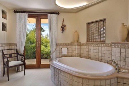 Spojené arabské emiráty Dubaj Al Maha Desert Resort 12 dňový pobyt Plná penzia Letecky Letisko: Praha March 2026 (11/03/26-22/03/26)