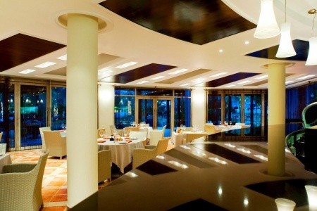 Spojené arabské emiráty Fujairah Le Meridien Al Aqah Beach Resort 14 dňový pobyt Polpenzia Letecky Letisko: Praha February 2026 ( 4/02/26-17/02/26)