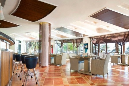 Spojené arabské emiráty Fujairah Le Meridien Al Aqah Beach Resort 14 dňový pobyt Polpenzia Letecky Letisko: Praha February 2026 ( 4/02/26-17/02/26)