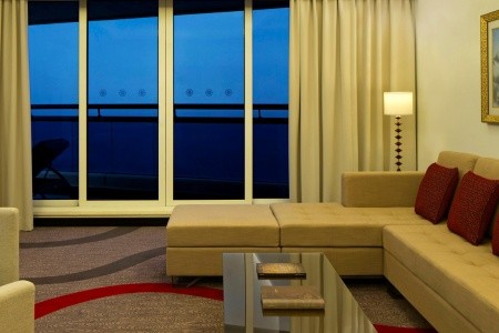 Spojené arabské emiráty Fujairah Le Meridien Al Aqah Beach Resort 14 dňový pobyt Polpenzia Letecky Letisko: Praha February 2026 ( 4/02/26-17/02/26)