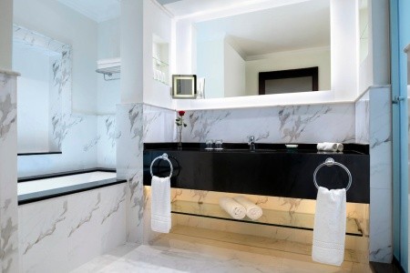 Spojené arabské emiráty Fujairah Le Meridien Al Aqah Beach Resort 14 dňový pobyt Polpenzia Letecky Letisko: Praha February 2026 ( 4/02/26-17/02/26)