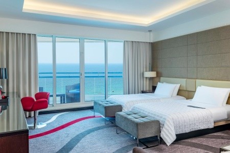 Spojené arabské emiráty Fujairah Le Meridien Al Aqah Beach Resort 14 dňový pobyt Polpenzia Letecky Letisko: Praha February 2026 ( 4/02/26-17/02/26)