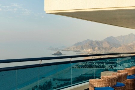 Spojené arabské emiráty Fujairah Le Meridien Al Aqah Beach Resort 14 dňový pobyt Polpenzia Letecky Letisko: Praha February 2026 ( 4/02/26-17/02/26)