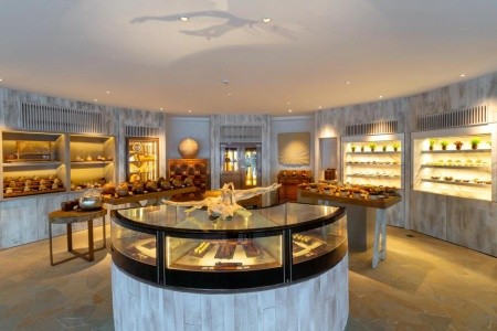 Maldivy Severný Atol Male Gili Lankanfushi Maldives 12 dňový pobyt Polpenzia Letecky Letisko: Viedeň October 2025 (21/10/25- 1/11/25)