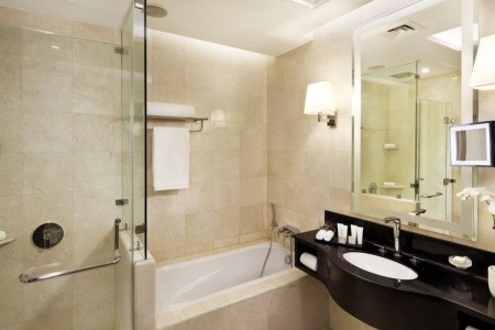 Crowne Plaza Doha West Bay