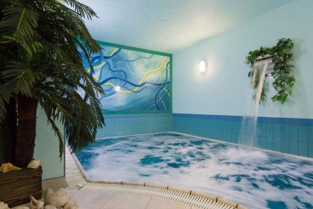 Chorvátsko Makarská riviéra Villa Bacchus 9 dňový pobyt Raňajky Letecky Letisko: Praha September 2025 (25/09/25- 3/10/25)