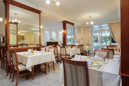 Chorvátsko Makarská riviéra Villa Bacchus 9 dňový pobyt Raňajky Letecky Letisko: Praha September 2025 (25/09/25- 3/10/25)