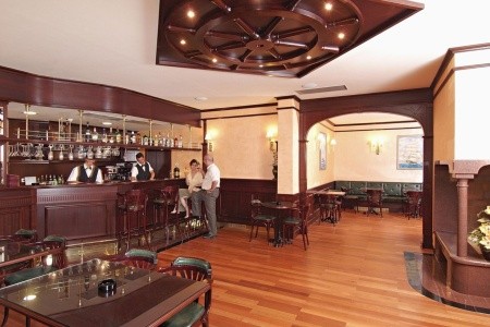 Chorvátsko Makarská riviéra Villa Bacchus 9 dňový pobyt Raňajky Letecky Letisko: Praha September 2025 (25/09/25- 3/10/25)