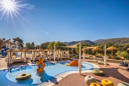 Chorvátsko Hvar Valamar Trim Sunny Apartments 12 dňový pobyt Polpenzia Letecky Letisko: Praha August 2025 (20/08/25-31/08/25)