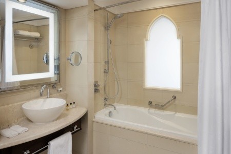 Omán Muscat Sheraton Oman 11 dňový pobyt Raňajky Letecky Letisko: Viedeň November 2025 (23/11/25- 3/12/25)