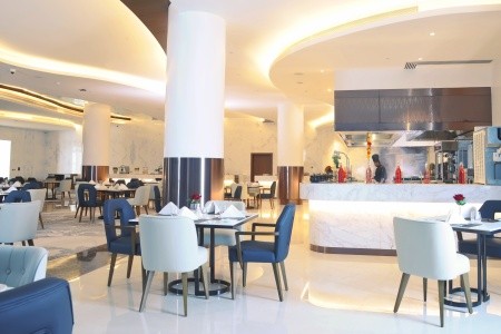 Spojené arabské emiráty Fujairah Royal M Al Aqah Beach Hotel & Resort 9 dňový pobyt All Inclusive Letecky Letisko: Praha June 2026 ( 4/06/26-12/06/26)