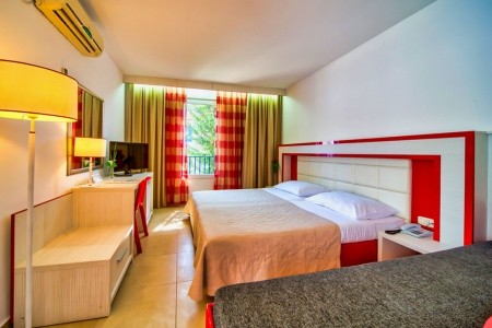 Čierna Hora Budva Slovenska Plaza 4* 8 dňový pobyt Polpenzia Letecky Letisko: Praha September 2025 ( 7/09/25-14/09/25)