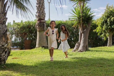 Madeira Caniço The Views Oasis 8 dňový pobyt Polpenzia Letecky Letisko: Budapešť September 2026 ( 7/09/26-14/09/26)