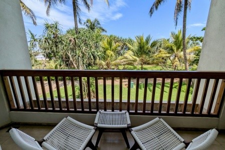 Srí Lanka Bentota Centara Ceysands Resort & Spa 14 dňový pobyt Polpenzia Letecky Letisko: Viedeň May 2026 ( 4/05/26-17/05/26)