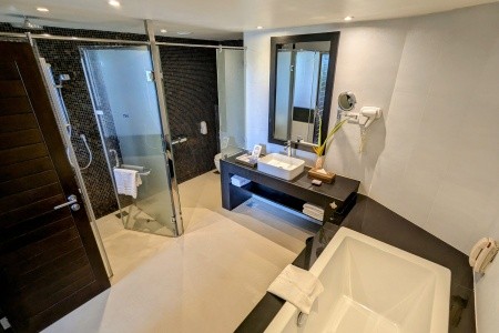 Srí Lanka Bentota Centara Ceysands Resort & Spa 14 dňový pobyt Polpenzia Letecky Letisko: Viedeň May 2026 ( 4/05/26-17/05/26)