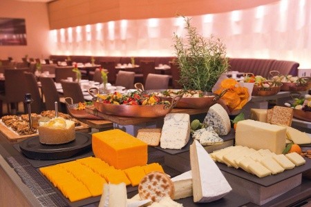 Spojené arabské emiráty Dubaj Mövenpick Hotel & Apartments Bur Dubai 5 dňový pobyt All Inclusive Letecky Letisko: Praha February 2026 (27/02/26- 3/03/26)