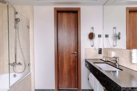 Nemecko Hamburg Reichshof Hamburg, Curio Collection By Hilton 4 dňový pobyt Bez stravy Vlastná March 2026 ( 4/03/26- 7/03/26)