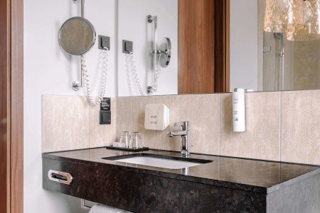 Nemecko Hamburg Reichshof Hamburg, Curio Collection By Hilton 4 dňový pobyt Bez stravy Vlastná March 2026 ( 4/03/26- 7/03/26)