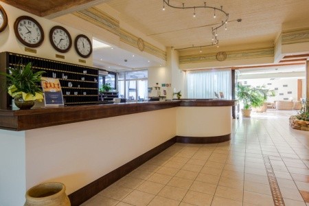 Taliansko Sicília Unahotels Naxos Beach Resort 12 dňový pobyt Polpenzia Letecky Letisko: Viedeň October 2025 (13/10/25-24/10/25)