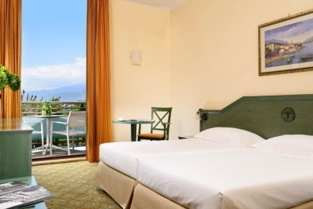 Taliansko Sicília Unahotels Naxos Beach Resort 12 dňový pobyt Polpenzia Letecky Letisko: Viedeň October 2025 (13/10/25-24/10/25)