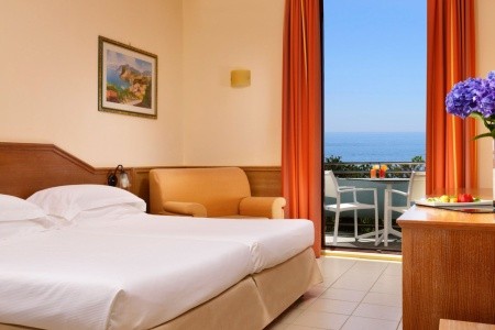 Taliansko Sicília Unahotels Naxos Beach Resort 12 dňový pobyt Polpenzia Letecky Letisko: Viedeň October 2025 (13/10/25-24/10/25)