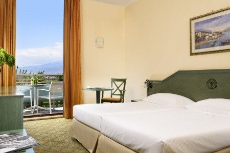 Taliansko Sicília Unahotels Naxos Beach Resort 12 dňový pobyt Polpenzia Letecky Letisko: Viedeň October 2025 (13/10/25-24/10/25)