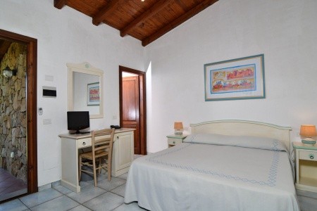 Taliansko Sardínia / Sardegna Li Suari Hotel 11 dňový pobyt Raňajky Letecky Letisko: Praha September 2025 (27/09/25- 7/10/25)