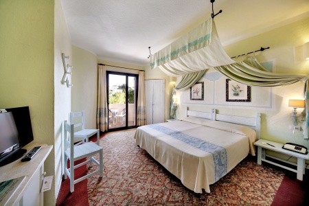 Taliansko Sardínia / Sardegna Grand Smeraldo Beach 11 dňový pobyt Raňajky Letecky Letisko: Praha September 2025 (28/09/25- 8/10/25)