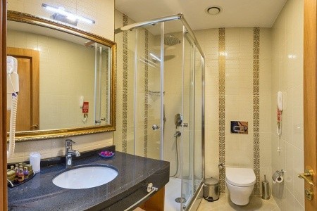 Turecko Istanbul Aprilis Gold 4 dňový pobyt Raňajky Letecky Letisko: Budapešť July 2026 (13/07/26-16/07/26)