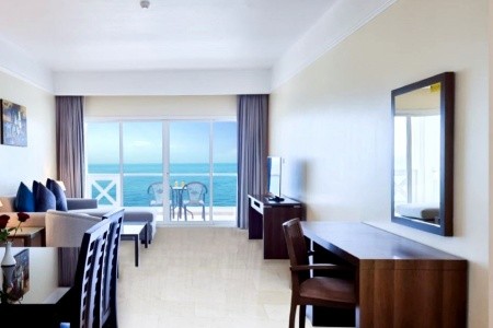 Ramada By Wyndham Beach - 10