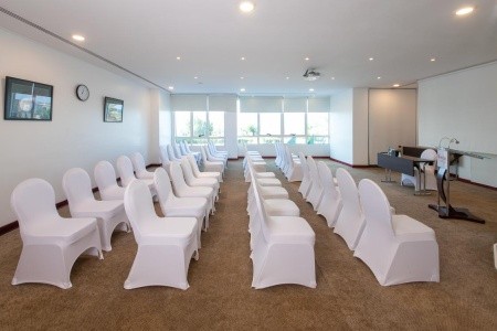 Ramada By Wyndham Beach - 23