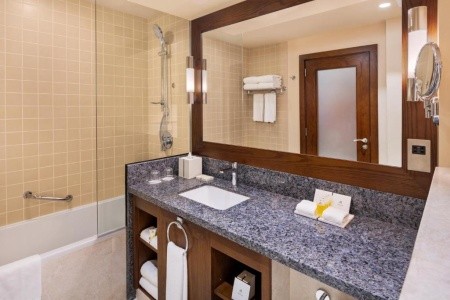 Spojené arabské emiráty Dubaj Ja Ocean View Hotel Jumeirah Beach 12 dňový pobyt Polpenzia Letecky Letisko: Praha March 2026 (12/03/26-23/03/26)