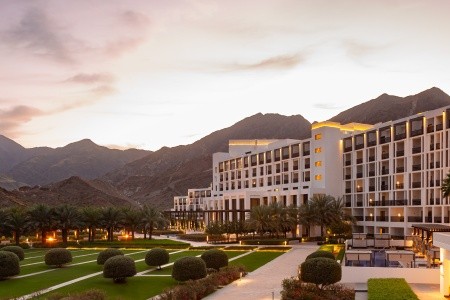 Spojené arabské emiráty Fujairah Intercontinental Fujairah Resort 11 dňový pobyt All Inclusive Letecky Letisko: Praha November 2025 (30/11/25-10/12/25)