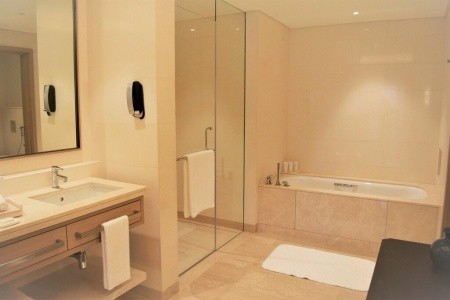 Spojené arabské emiráty Fujairah Intercontinental Fujairah Resort 11 dňový pobyt All Inclusive Letecky Letisko: Praha November 2025 (30/11/25-10/12/25)