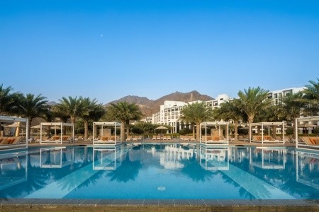 Spojené arabské emiráty Fujairah Intercontinental Fujairah Resort 11 dňový pobyt All Inclusive Letecky Letisko: Praha November 2025 (30/11/25-10/12/25)
