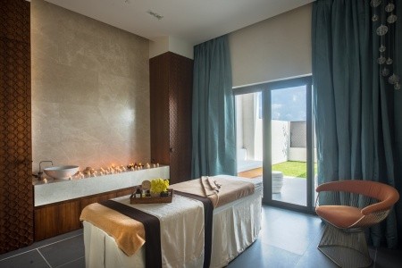 Spojené arabské emiráty Fujairah Intercontinental Fujairah Resort 11 dňový pobyt All Inclusive Letecky Letisko: Praha November 2025 (30/11/25-10/12/25)